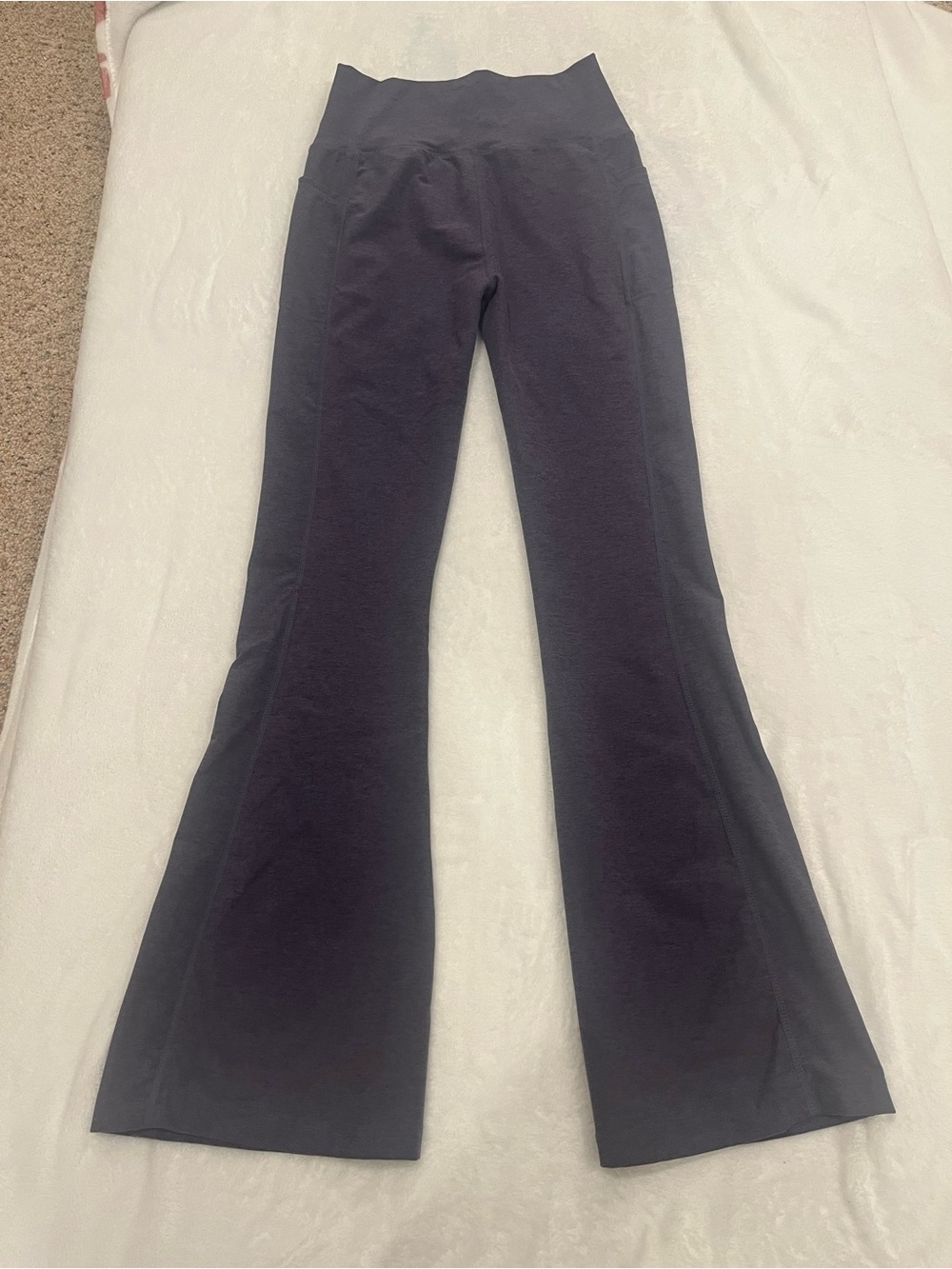 Kirkland Signature Ladies Brushed Mini Flare Yoga Pants - Size Medium - Picture 2 of 7